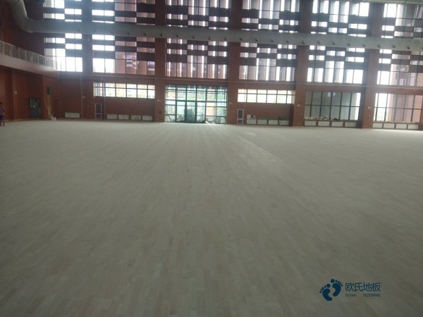用什么体育地板一般多少钱