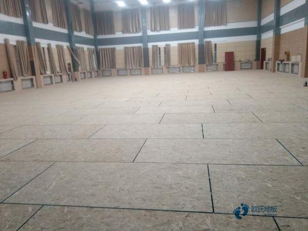 用什么体育地板大概多少钱