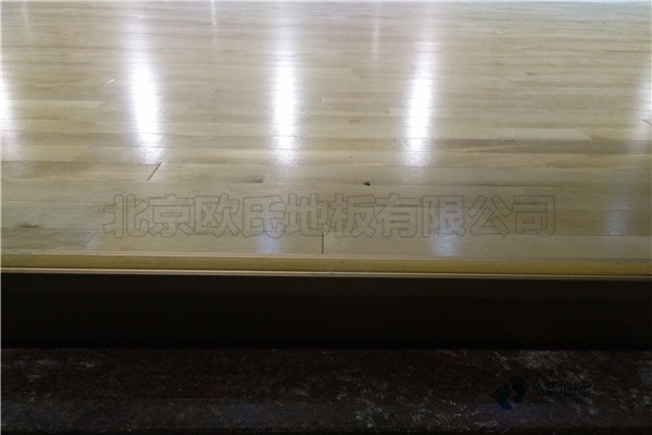 那有篮球运动木地板特点