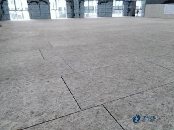 单龙骨体育场馆地板保养方法2