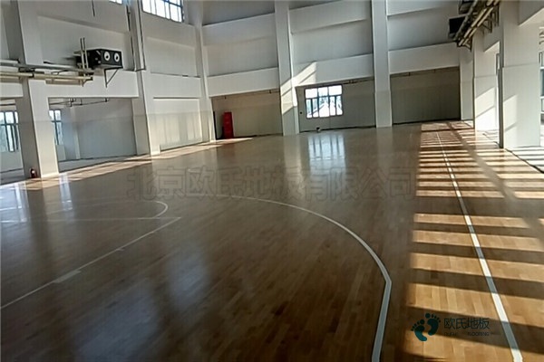 国产运动场地地板施工工艺2